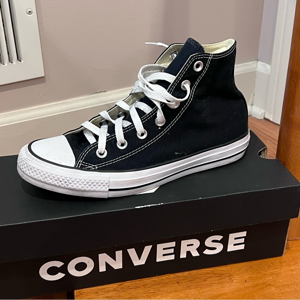Converse Chuck Taylor All Star High Top Sneakers M 6 / W 8 *LEFT SHOE ONLY!